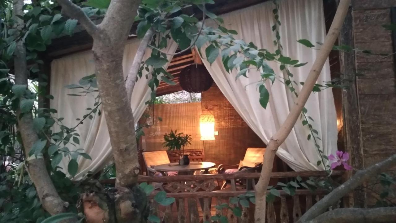 Villas Light House - Eco-Traditional Joglo Gili Trawangan Exterior photo