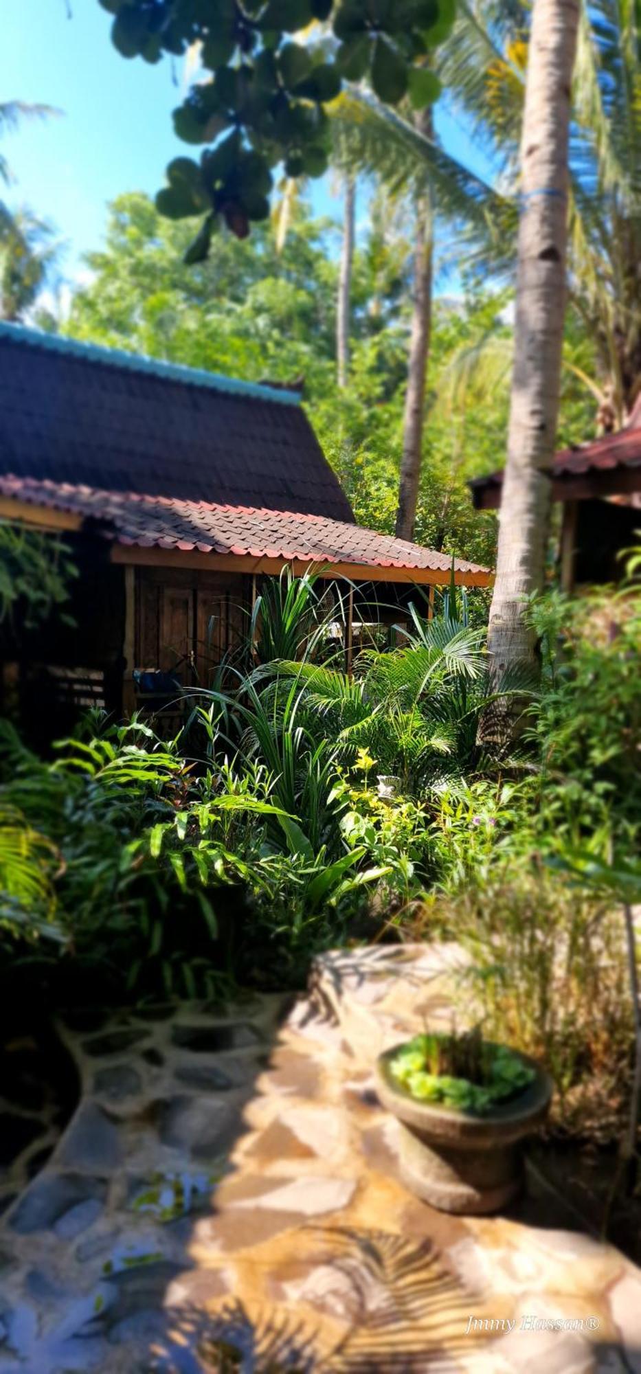 Villas Light House - Eco-Traditional Joglo Gili Trawangan Exterior photo