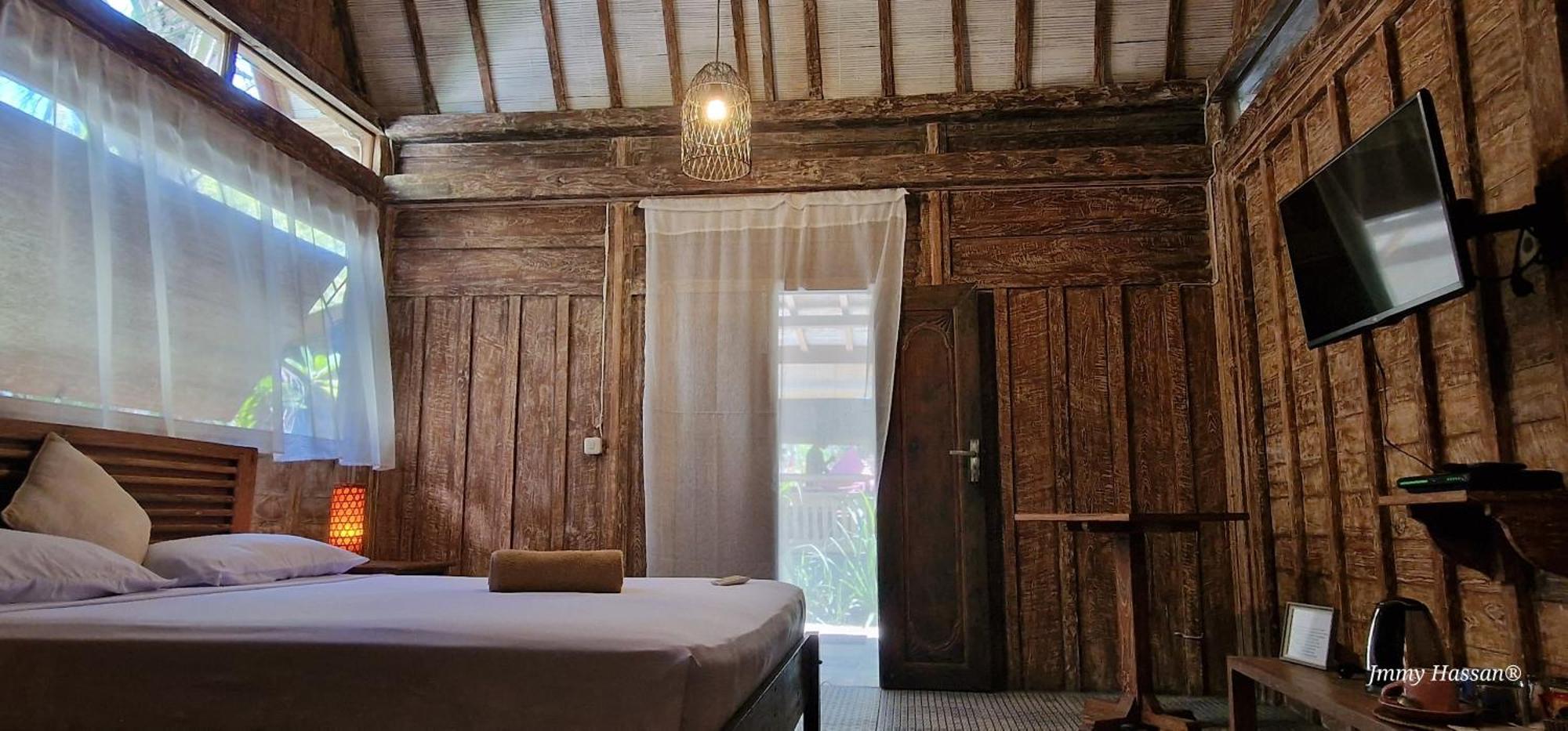 Villas Light House - Eco-Traditional Joglo Gili Trawangan Exterior photo