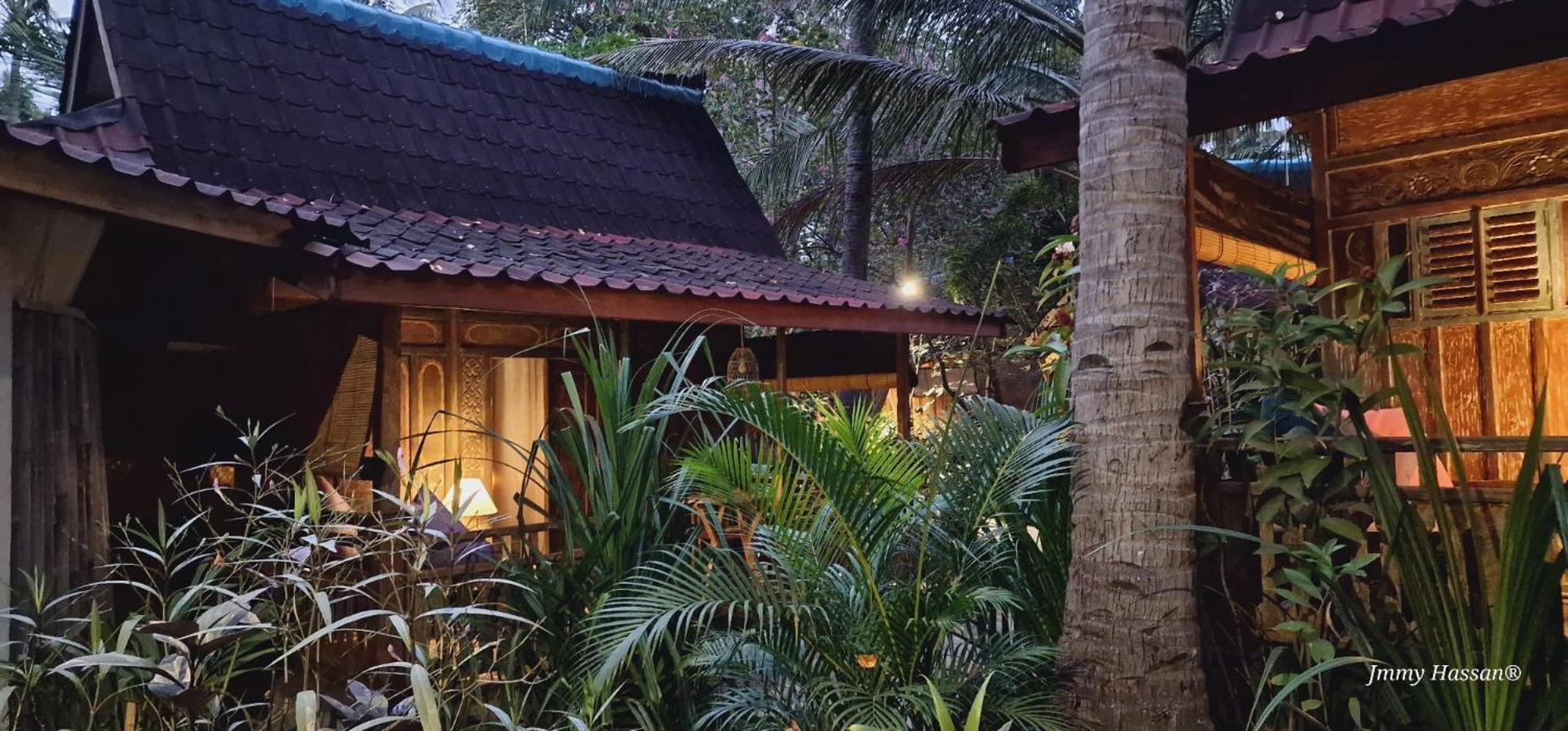 Villas Light House - Eco-Traditional Joglo Gili Trawangan Exterior photo