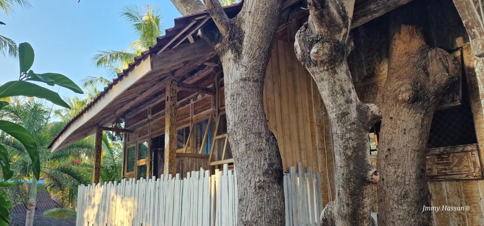Villas Light House - Eco-Traditional Joglo Gili Trawangan Exterior photo