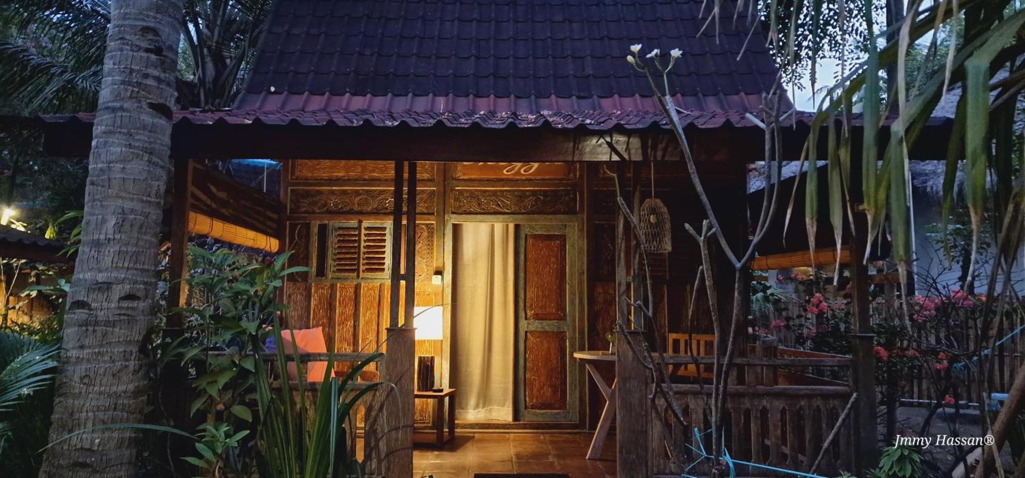Villas Light House - Eco-Traditional Joglo Gili Trawangan Exterior photo
