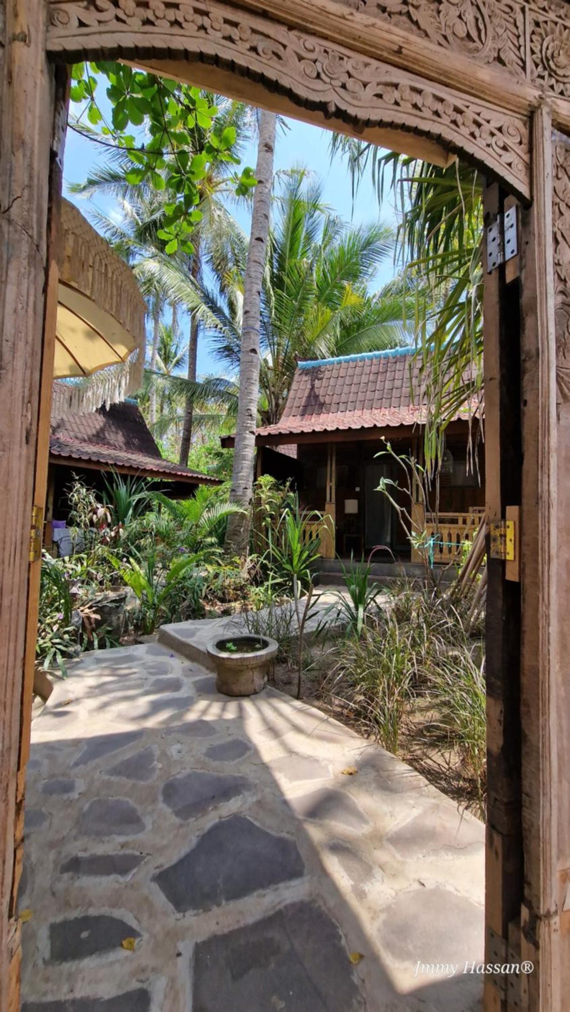 Villas Light House - Eco-Traditional Joglo Gili Trawangan Exterior photo