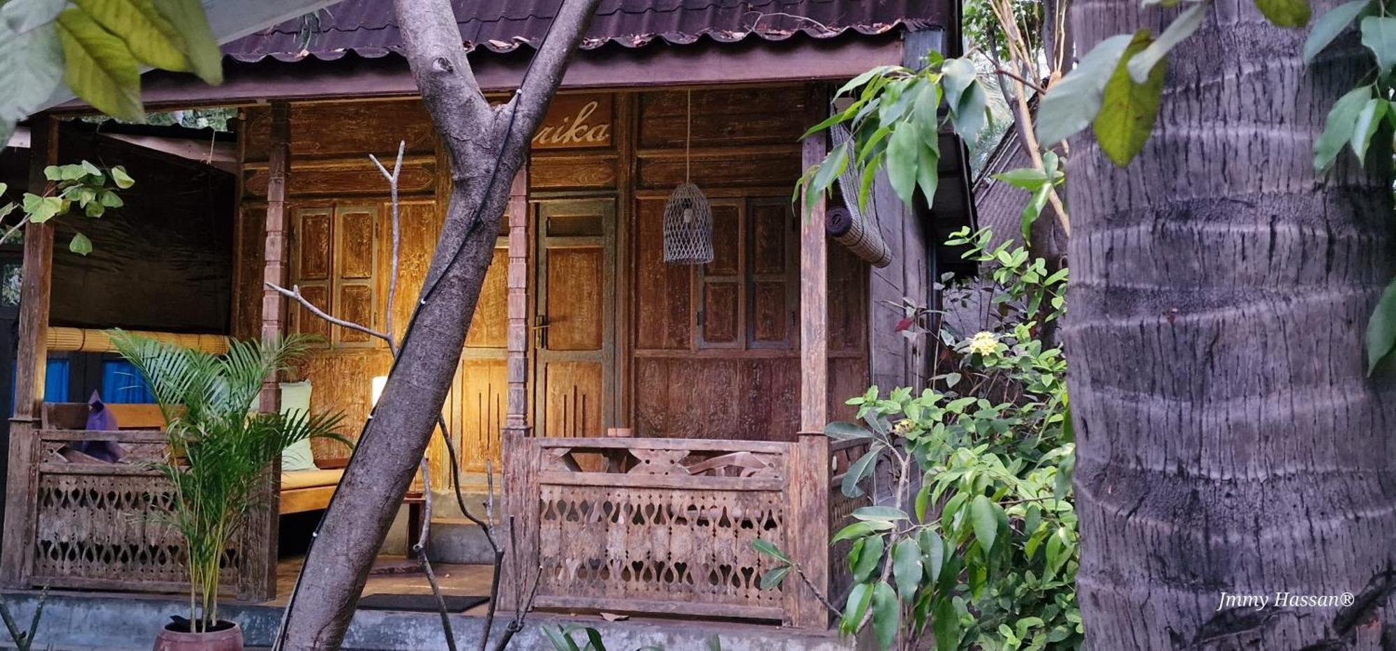 Villas Light House - Eco-Traditional Joglo Gili Trawangan Exterior photo