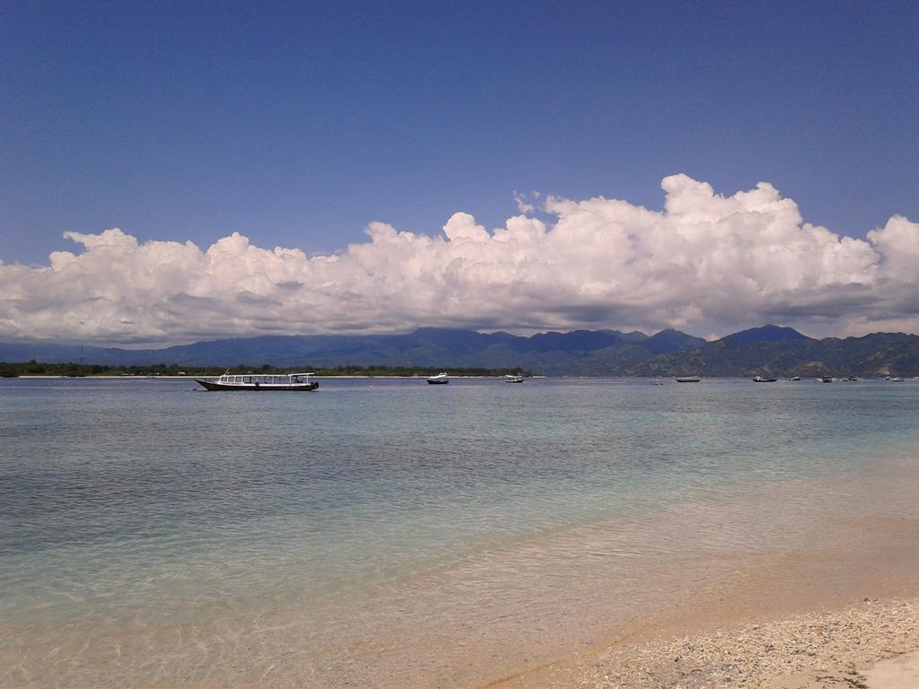 Villas Light House - Eco-Traditional Joglo Gili Trawangan Exterior photo